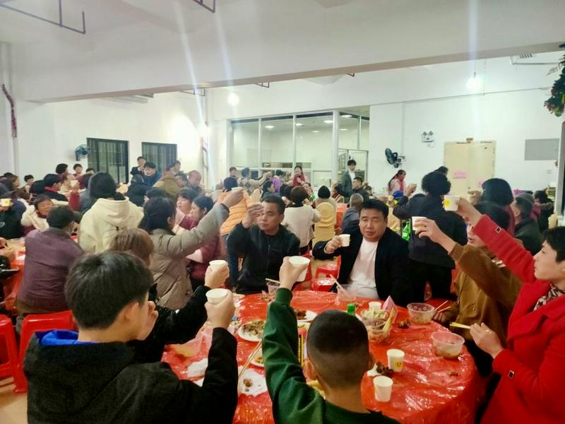Beimen Church organized the New Year's Eve dinner with 220 locals in difficulties in Zhangzhou City, Fujian Province, on February 9, the 2024 Chinese New Year's Eve.