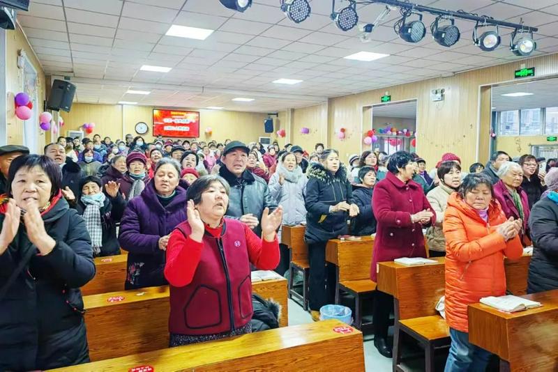 Believers praised together at the praise meeting held at the Xucheng Church in Xuyi County, Huai'an City, Jiangsu Province, on February 11, 2024, the first Sunday of the Chinese New Year.