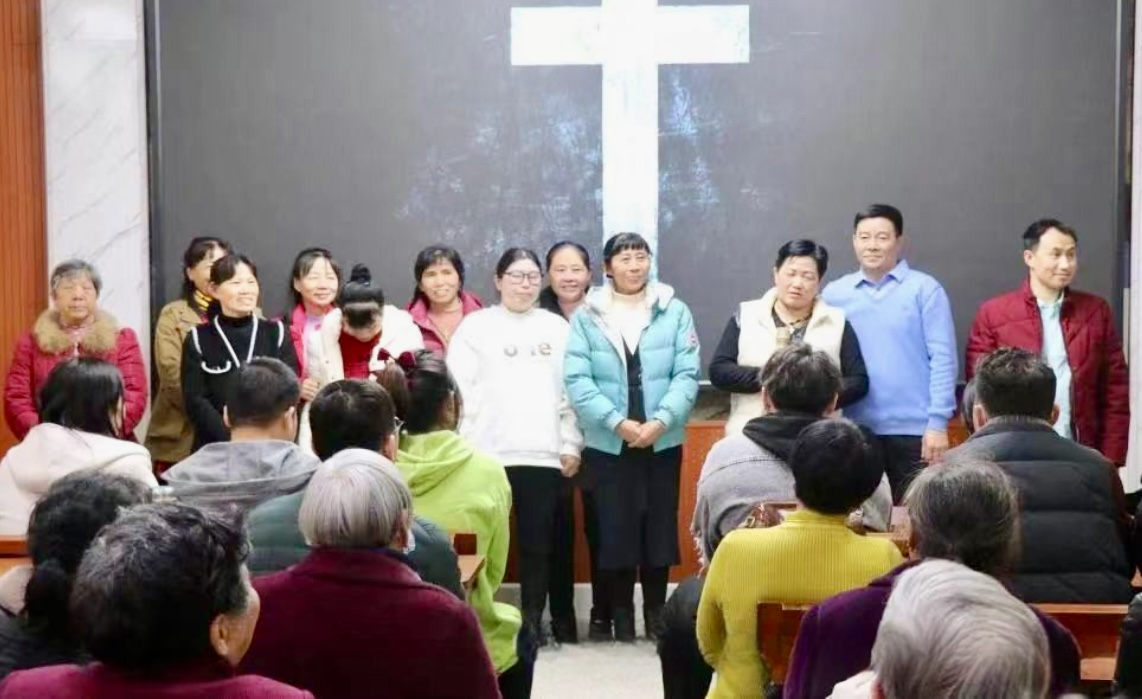 Christians who had returned from various destinations shared their experiences during the “returning home” gathering held at the Yushui Church in Xinyu City, Jiangxi Province, on February 12, 2024, the third day of the Chinese New Year.