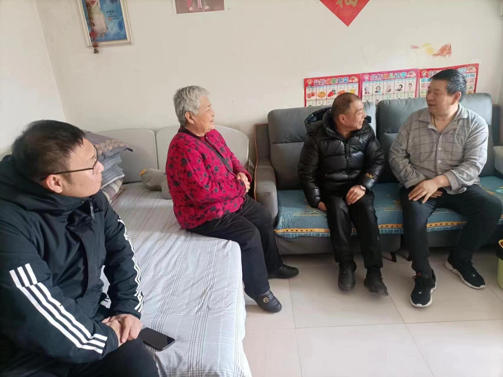 The disabled fellowship of Yaodu District Church visited a disabled believer in Linfen City, Shanxi Province, in early February 2024.