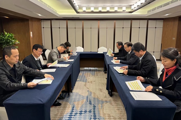 The working group members of the teacher qualification recognition reviewed teacher application materials received in 2023 in Shanghai on February 21, 2024.