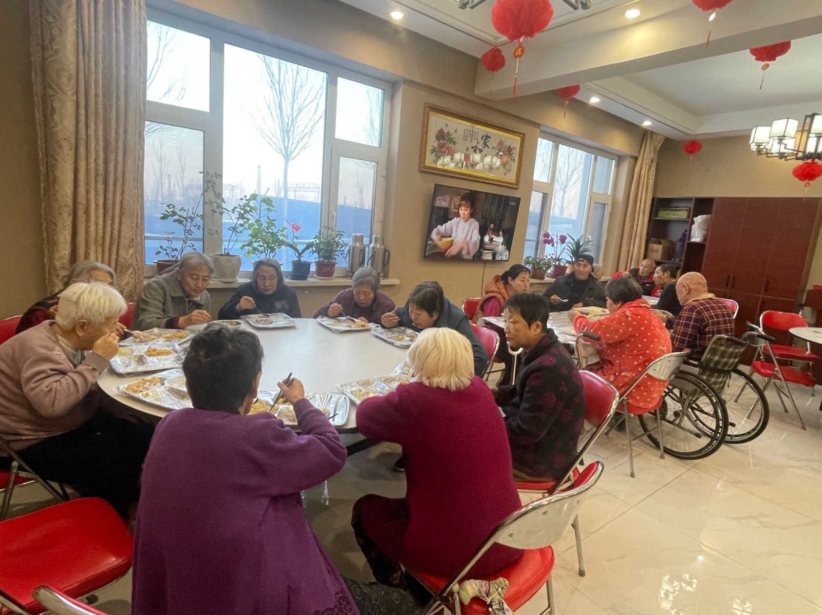 The elderly people are dining at the Enquan Love and Care Nursing Home in Changchun, Jilin, in January, 2024.