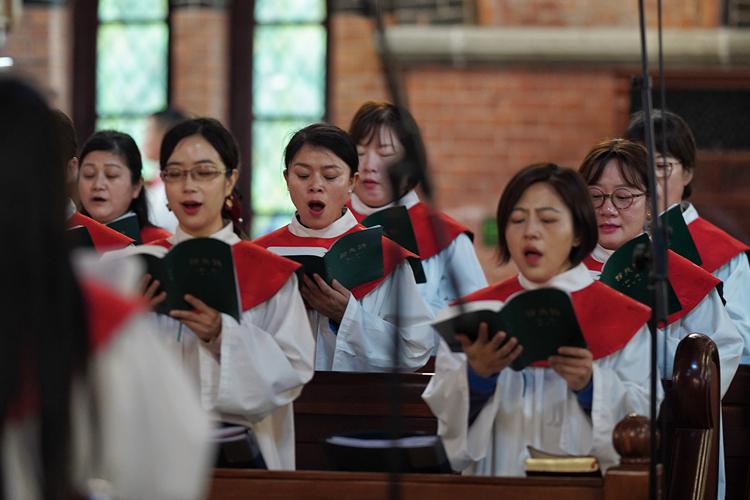 Choir members were singing a hymn during the Palm Sunday service conducted at Holy Trinity Cathedral in Shanghai on March 24, 2024.