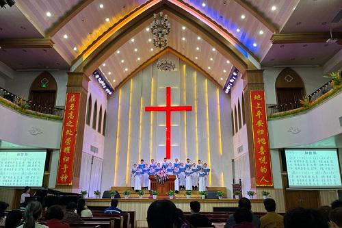 Choir members presented a hymn titled “Hosanna” during the Palm Sunday service at a church in Zhenhai District, Ningbo, Zhejiang Province, on March 24, 2024.