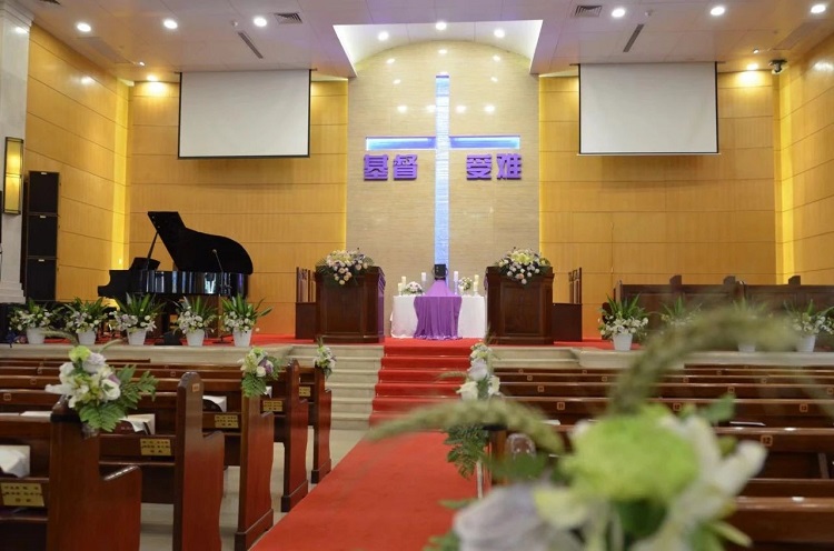 A picture of Zion Church in Guangzhou, Guangdong, decorated with white flowers to host a Good Friday communion service on March 29, 2024