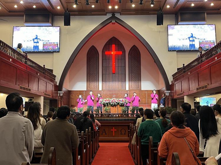 The youth worship team sang a song during a musical evangelistic rally held at Centennial Church in Ningbo, Zhejiang, on March 31, 2024.