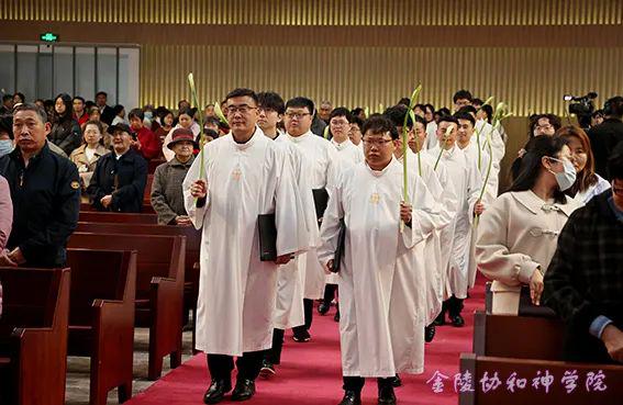 Choir members entered Nanjing Union Theological Seminary in Jiangsu with white calla lilies on Easter Sunday, March 31, 2024.