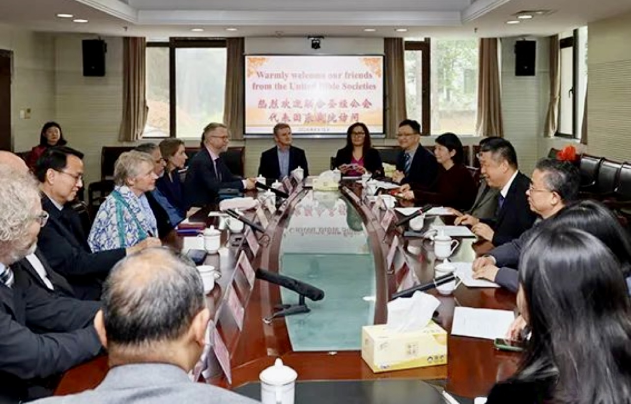A delegation from the United Bible Societies (UBS) paid a visit to the Nanjing Union Theological Seminary in Nanjing City, Jiangsu Province, on April 12, 2024.