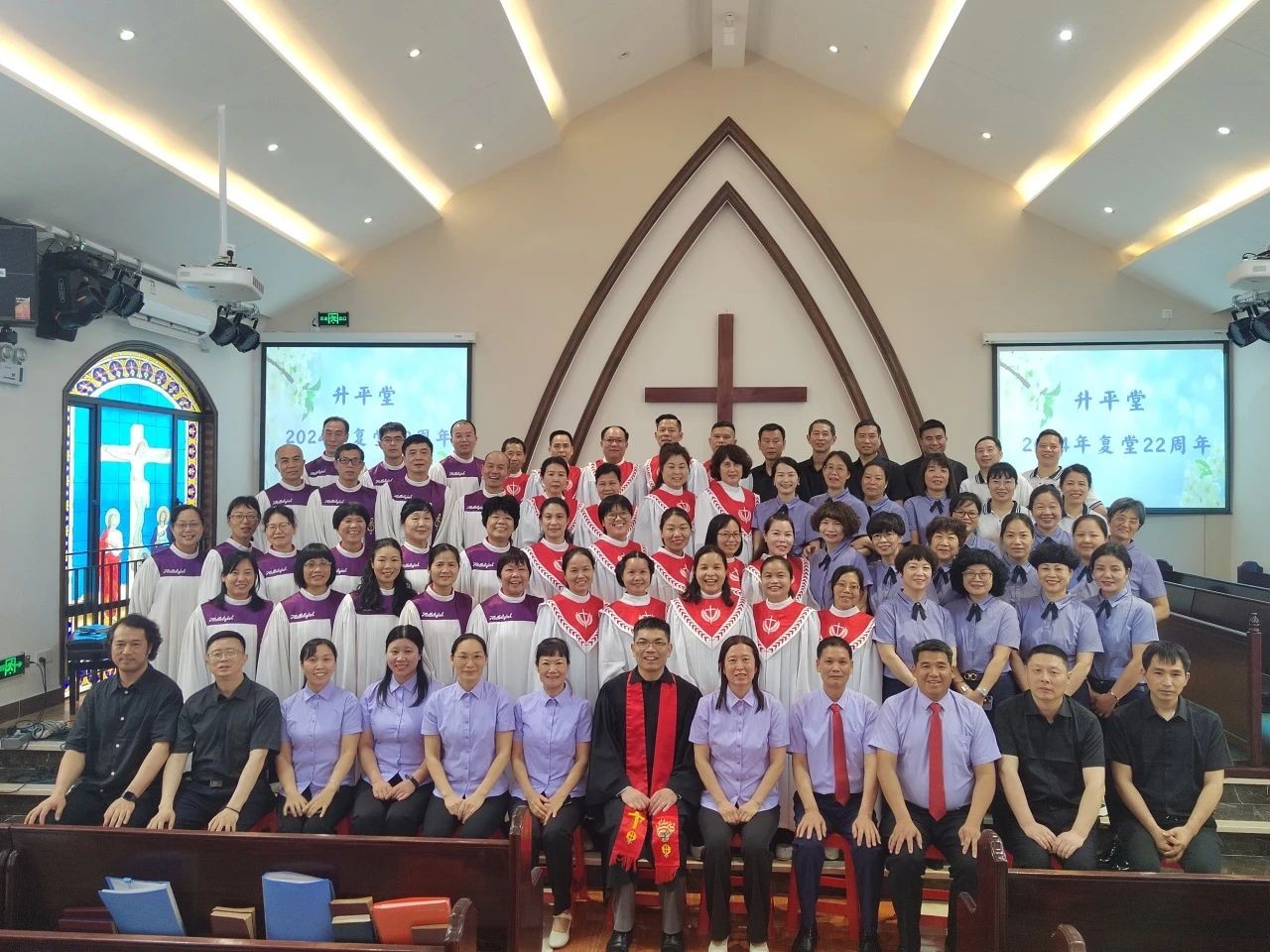 The church staff and choirs took a group photo at the Shengping Church's Thanksgiving ceremony for the 22nd anniversary of its restoration in Foshan City, Guangdong Province, on April 14, 2024.