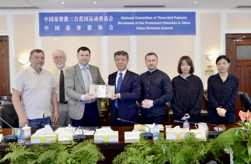 Vitaly Vlasenko (third from the left), general secretary of the Russian Evangelical Alliance, led the four-person Russian Protestant delegation to visit CCC&TSPM in Shanghai on April 15, 2024.