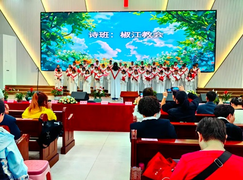 Choir members of Jiaojiang Church in Taizhou sang a hymn to celebrate the dedication of Meilin Church in Ninghai County, Ningbo, Zhejiang, on May 2, 2024.