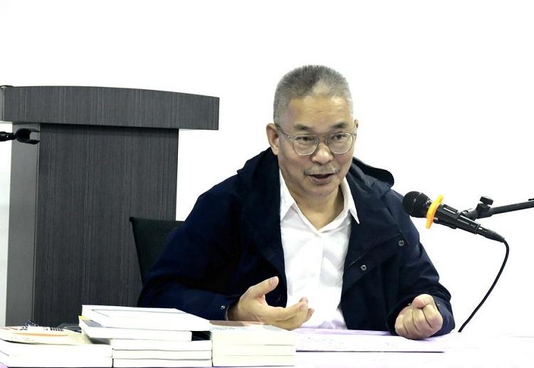 Dr. Wang Xuefu gave a lecture on psychological counseling for pastoral workers in a city church of South China, on April 5, 2024.