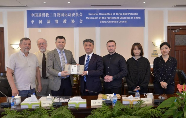 Vitaly Vlasenko (third from the left), general secretary of the Russian Evangelical Alliance, one of the four-person Russian Protestant delegation, visited CCC&TSPM in Shanghai on April 15, 2024.
