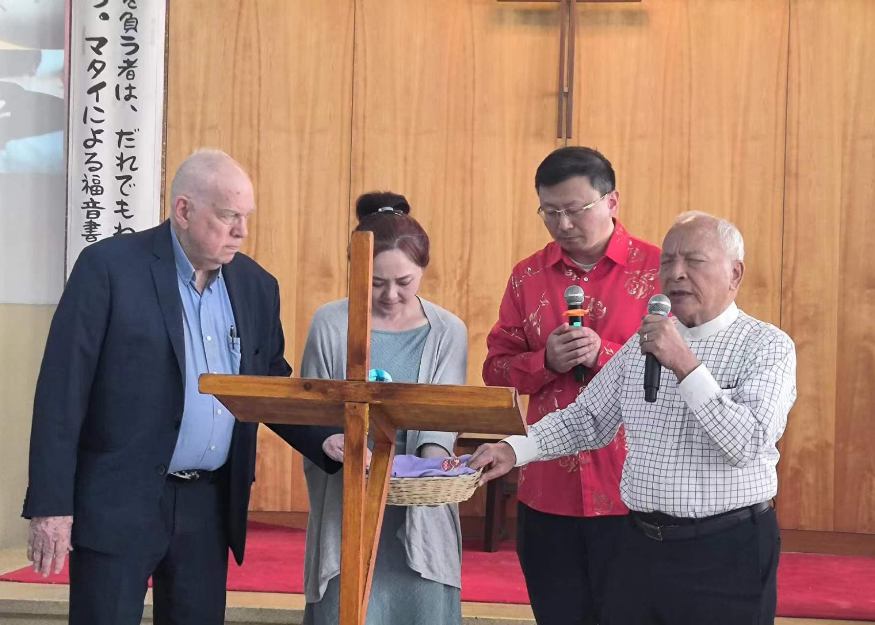 Pastor Shenzhu Zhou prayed with other Christians during “the Revival Conference for Moses-Joshua Walking Together as Two Generations” held in Kobe, Japan, on May 4, 2024. 