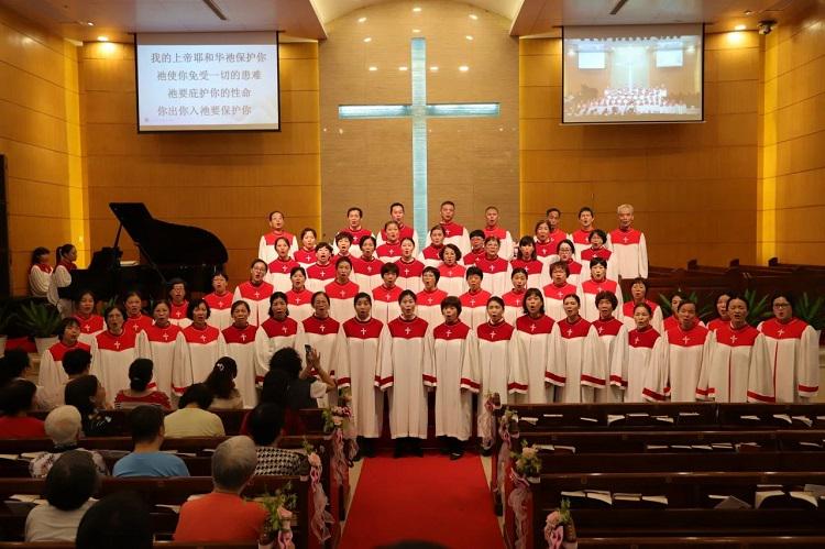The choir sang a hymn during the Mother's Day service at Zion Church in Guangzhou, Guangdong, on May 12, 2024.