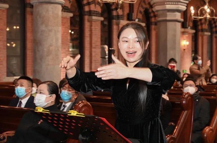 A picture of Zhou Yongci, a choir conductor, as well as a teacher at East China Theological Seminary