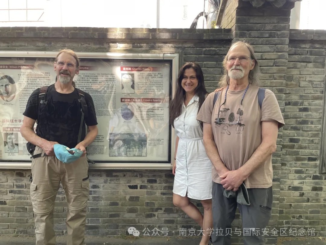 Descendants of Charles Henry Riggs, Steven Hankin, David Hankin, and his great-granddaughter Moriah Lefebvre took a group photo before the Riggs exhibition board at the Nanjing University John Rabe and International Safety Zone Memorial Hall, Nanjing, Jiangsu Province, on May 29, 2024.