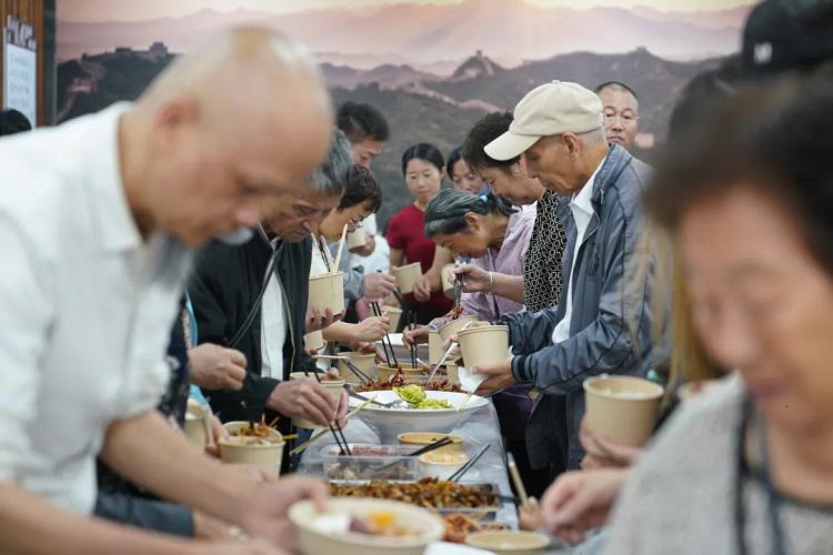 Believers in Beichen Church, Kunming, Yunnan, shared food during the Father's Day event on June 15, 2024.