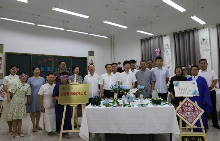 A group picture was taken at the handicraft workshop of Zhongnan Theological Seminary in Hubei, with some handmade works such as Chinese paintings, embroidery, paper cutting, weavingorks by the students, on June 14, 2024.