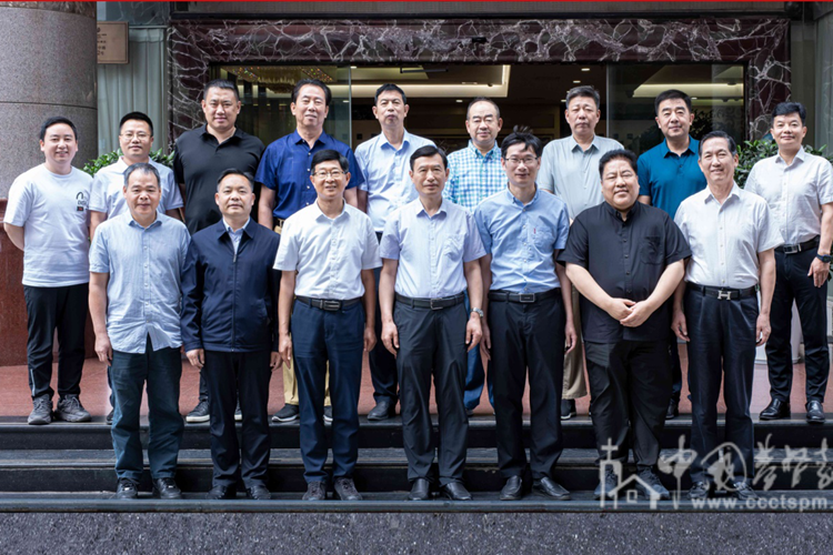 The Rural and Ethnic Minority Affairs Committee members of CCC&TSPM took a group picture during the first meeting of the committee held in Kunming, Yunnan, from June 18 to 20, 2024, after the new leadership of CCC&TSPM was elected on December 21, 2023.