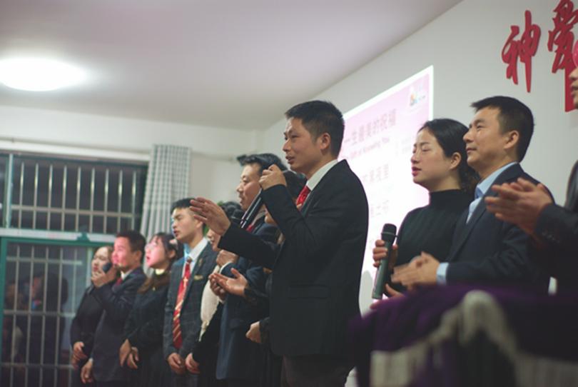 The youth fellowship of Chengdong Church in Shangrao, Jiangxi, presented the hymn "The Gift of Knowing You" at an unknown date.