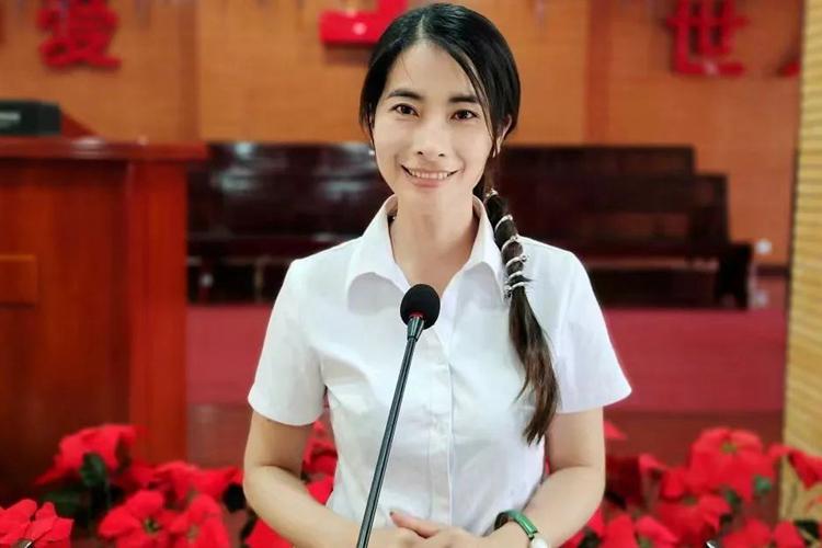 A picture of a female preacher during the "Respect Life, Witness Beauty" themed preaching exchange meeting at Chengqu Church in Jincheng City, Shanxi Province, on July 13, 2024.