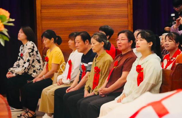 The to-be baptized attended the baptism service at Banshan Church in Hangzhou, Zhejiang, on July 7, 2024.