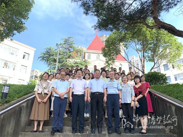 Young and middle-aged Christian leaders in Jiangxi Province took a group picture during a training course conducted by Jiangxi CC&TSPM from July 8 to 11 in 2024.