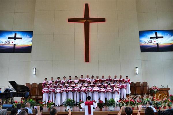 Choir members presented a hymn during a dedication ceremony held for newly-constructed Lizhou Church in Guangyuan, Sichuan, on July 19, 2024.