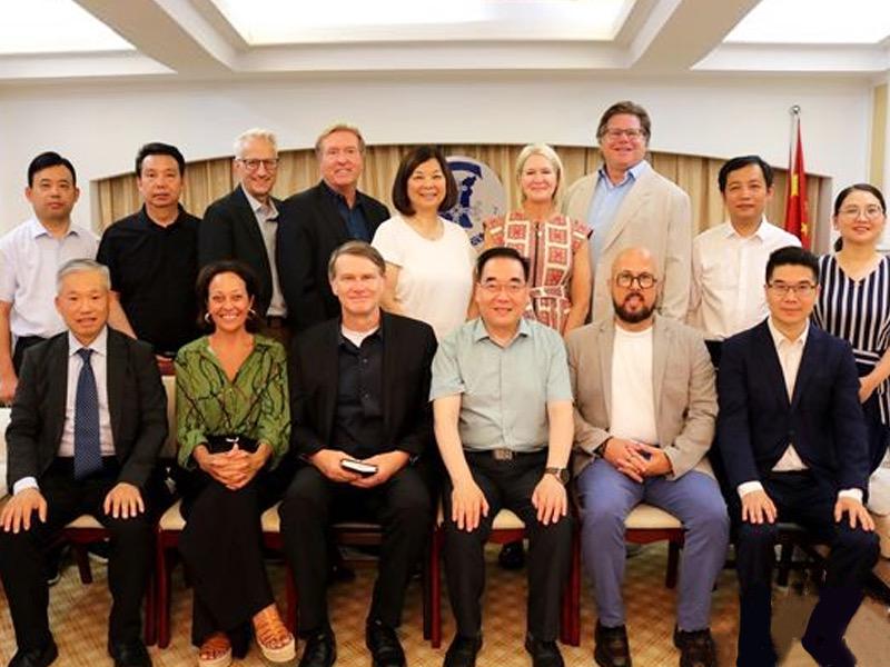 A group picture was taken when the delegation of the Luis Palau Association of the United States paid a visit to Shaanxi CC&TSPM on July 29, 2024.
