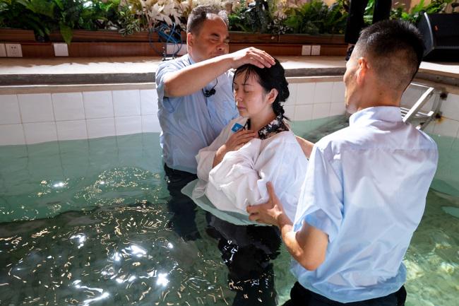 Rev. Zhang Yaobo, vice president and general secretary of the Ningbo Christian Council, administered a water immersion baptism to a female seeker at Ningbo Centennial Church on July 28, 2024.