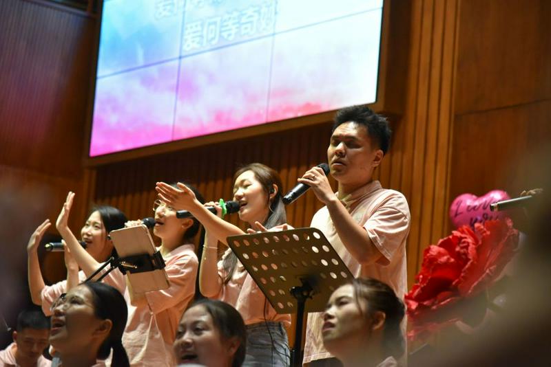 A group of young believers sang hymns of praise at the "It’s All for Love" praise gathering at Shangdu Church in Fuzhou City, Fujian Province, on Chinese Valentine's Day, August 10, 2024.