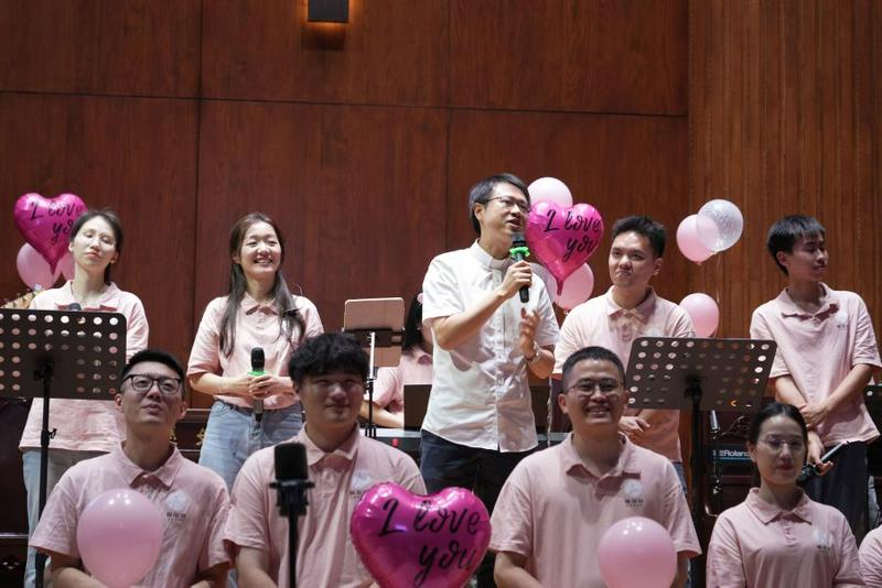 A photo of young believers sang hymns of praise at the "It’s All for Love" praise gathering at Shangdu Church in Fuzhou City, Fujian Province, on Chinese Valentine's Day, August 10, 2024