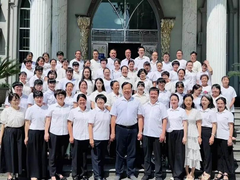 The first church music leadership training course participants took a group photo in Pingnan County, Ningde City, Fujian Province, from August 8 to 10, 2024.