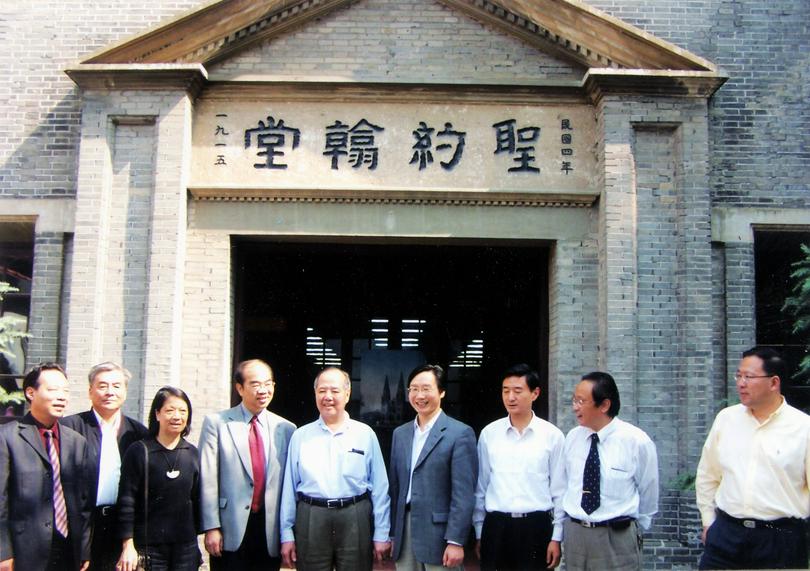 A group photo was taken in front of the St. John's Church in Suzhou including Dr. Tsung Dao Lee (the middle)