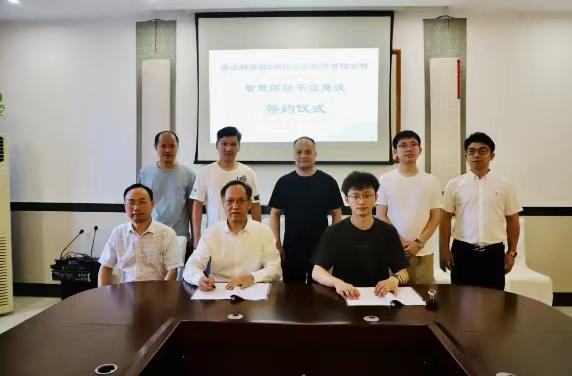 Zhejiang Theological Seminary hosted a signing ceremony with Zhejiang Qineng Software Co., Ltd. for the construction of an integrated digital platform for a smart campus in Hangzhou City, Zhejiang Province, on August 20, 2024.