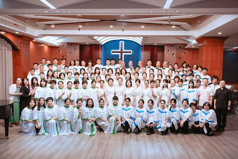 A group photo was taken at the praise meeting “You Are Great” held at Minfa Church in Fuzhou City, Fujian Province, on August 18, 2024