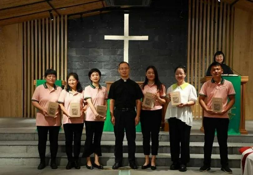 The Tongzhou Church recently held the graduation ceremony for its sixth theology class and the inauguration ceremony for the next session in Beijing on September 15, 2024.