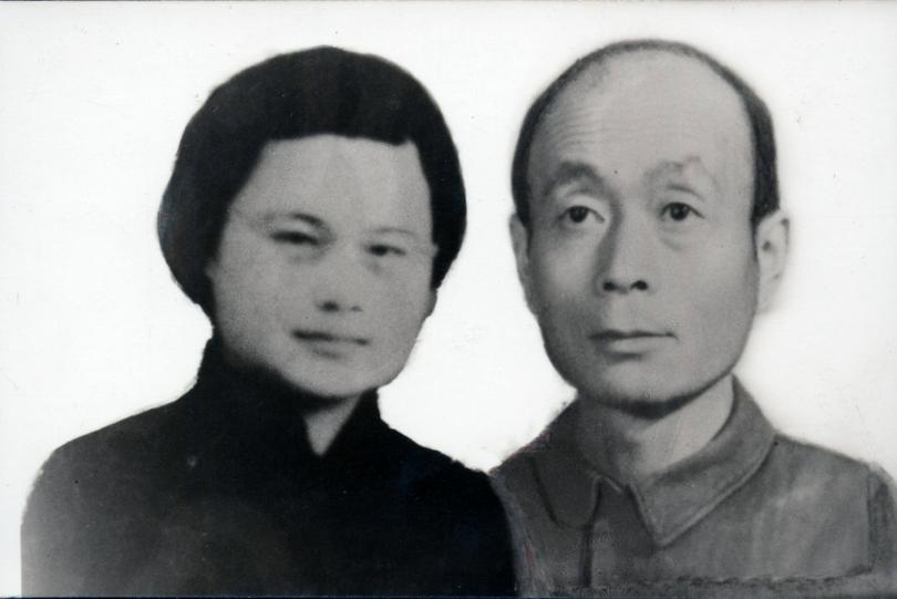 Photo of Simon Zhao and his wife Muling