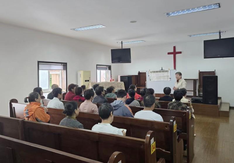 Suzhou Mujia Garden Church kicked off its first five-line musical notation training session in Suzhou City, Jiangsu Province, on October 6, 2024.