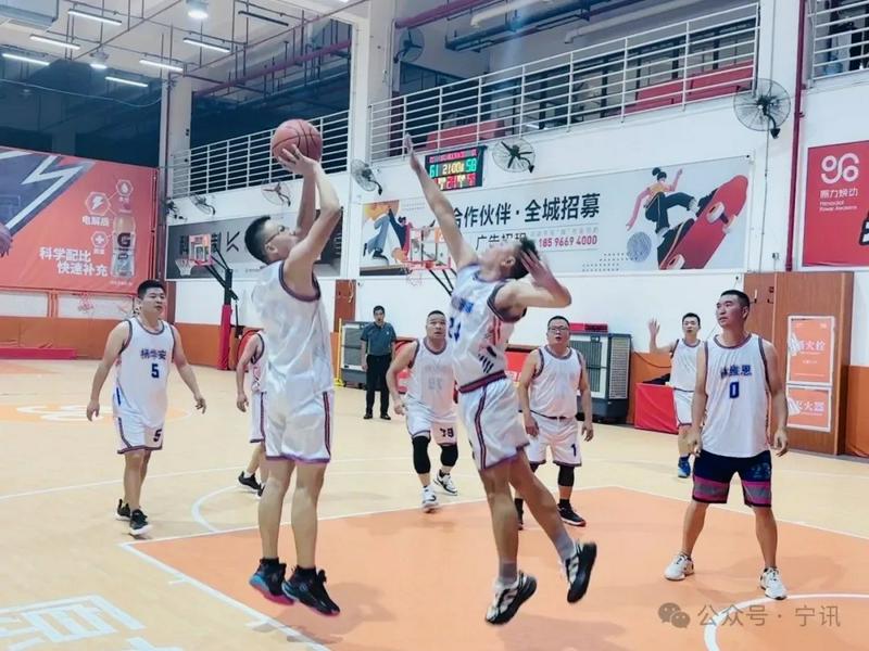 Athletes competed in a basketball game at a sports networking gathering held by Ningde Municipal CC&TSPM in Ningde City, Fujian Province, on October 14, 2024.