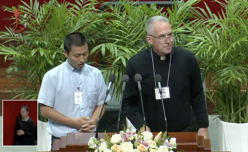 Rev. Dr. Mark Mueller (right) from the Outreach Foundation delivered an opening remark during the Sunday service at Chongyi Church in Hangzhou City, Zhejiang Province, on October 13, 2024.