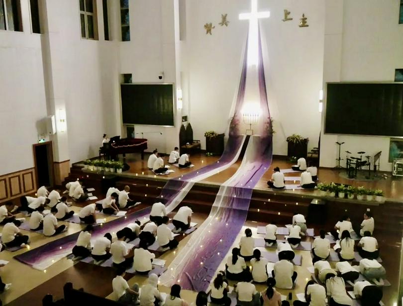 Teachers and students kneeled facing the cross at the public prayer meeting held in the Union Chapel of the Guangdong Union Theological Seminary in Guangzhou City, Guangdong Province, on October 16, 2024.