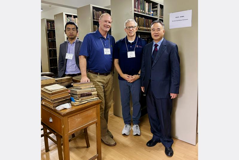 A delegation of the Outreach Foundation of the Presbyterian Church in the USA extended their visit to East China Theological Seminary in Shanghai on October 8, 2024.
