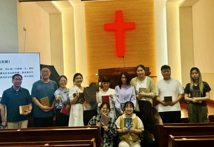 A group photo was taken at the concluding ceremony of the first session of Gongchen Academy at Gongchen Church in Hangzhou City, Zhejiang Province, in mid-July, 2024.