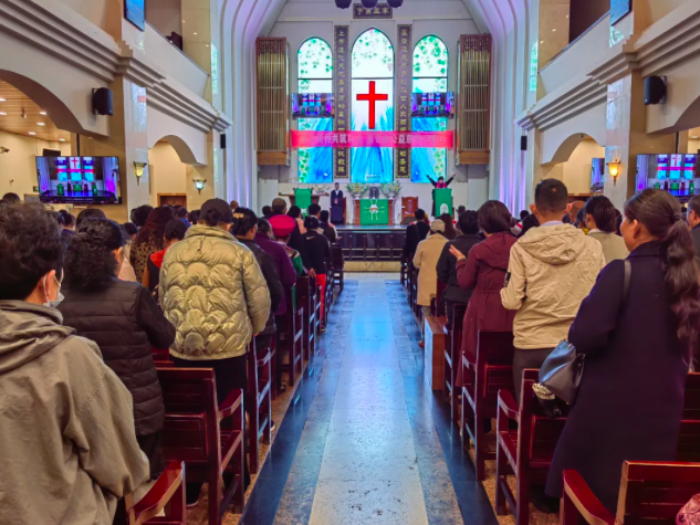 Yunnan Trinity International Church conducted a worship service of “Christian Charity Theme Day” in Kunming City, Yunnan Province, on October 20, 2024.