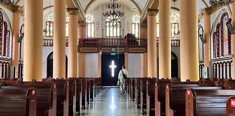 A picture of a church's interior