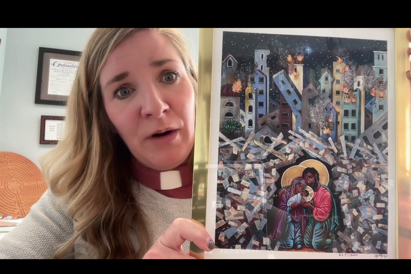 The Rev. Stacey Duensing Pearce was showing the image “Christ in the Rubble”  from Kelly Latimore Icons in the worship preparation training session on November 27. 