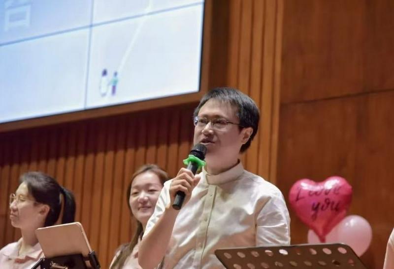 Pastor Nian Xiaoliang gave a speech at the praise meeting at Shangdu Church in Fuzhou City, Fujian Province, on Chinese Valentine's Day, August 10, 2024.