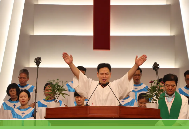 Elder Jiang Jinlin made a prayer with benediction after the baptism service at Banshan Church in Hangzhou, Zhejiang, on July 7, 2024.